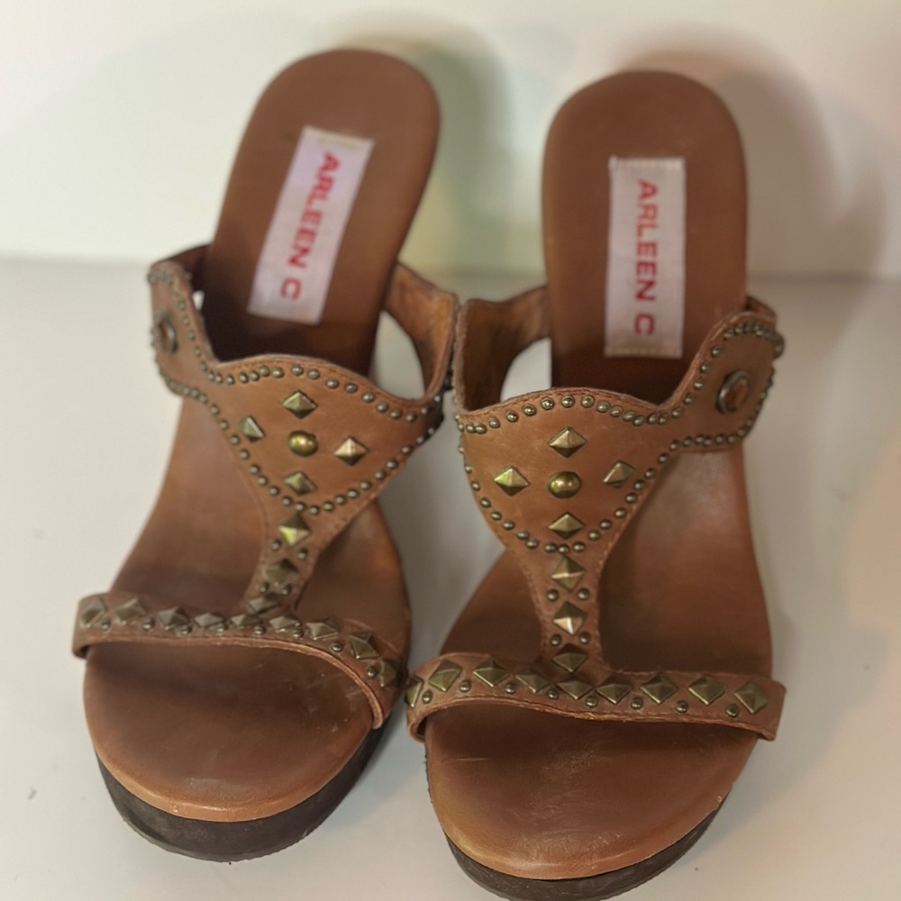 Arleen C - vintage platform sandal with wood heels
